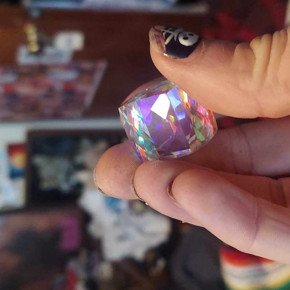 Insane! Large gem cut multi faceted rainbow flashy topaz healing crystal - Picture 3 of 3